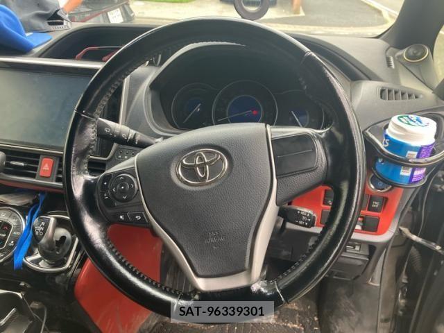 Toyota VOXY HYBRID 2017-10 7730687-26