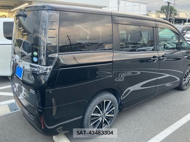 Toyota VOXY HYBRID 2014-05 7790404-10