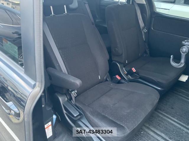Toyota VOXY HYBRID 2014-05 7790404-13
