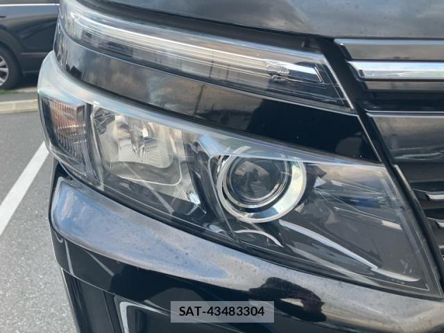 Toyota VOXY HYBRID 2014-05 7790404-4