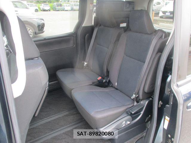 Toyota VOXY HYBRID 2019-06 7790417-10