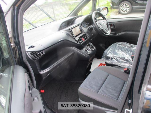 Toyota VOXY HYBRID 2019-06 7790417-1