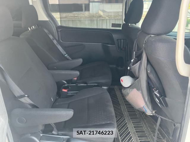 Toyota VOXY HYBRID 2014-06 7790402-13
