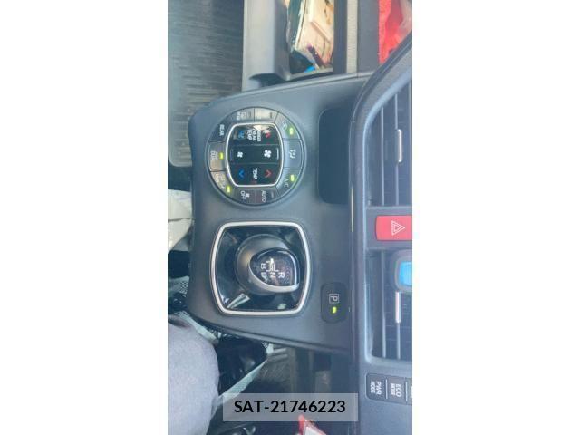 Toyota VOXY HYBRID 2014-06 7790402-26