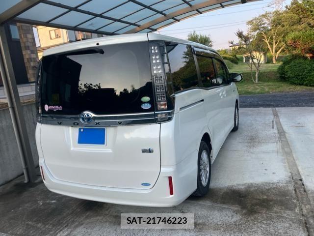 Toyota VOXY HYBRID 2014-06 7790402-4