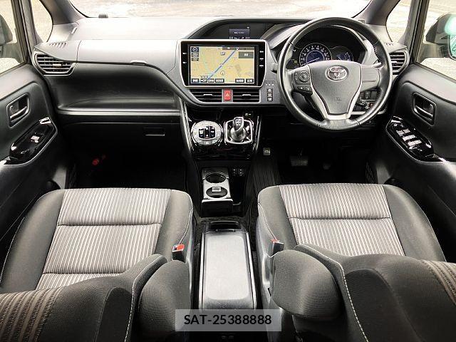 Toyota VOXY HYBRID 2017-10 7790424-1