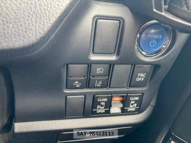 Toyota VOXY HYBRID 2019-09 7790415-12