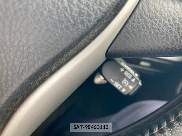 Toyota VOXY HYBRID 2019-09 7790415-13