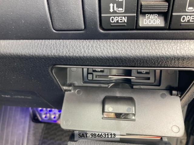 Toyota VOXY HYBRID 2019-09 7790415-19