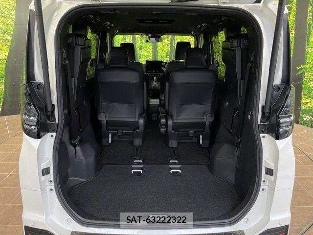 Toyota VOXY HYBRID 2023-04 7790466-10