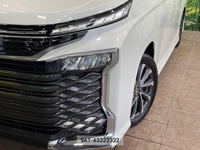 Toyota VOXY HYBRID 2023-04 7790466-12