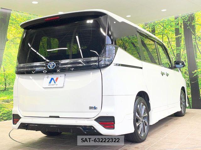 Toyota VOXY HYBRID 2023-04 7790466-16