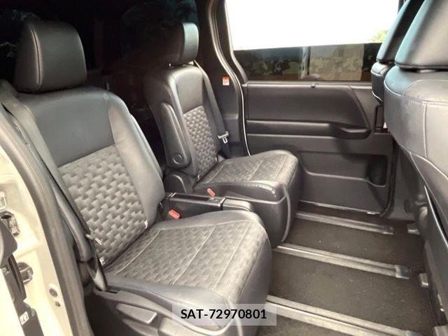 Toyota VOXY HYBRID 2024-02 7790467-9
