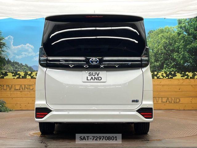 Toyota VOXY HYBRID 2024-02 7790467-16