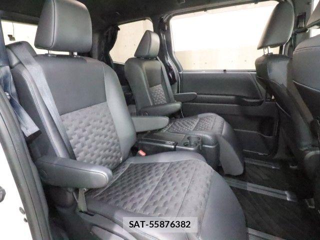 Toyota VOXY HYBRID 2024-05 7790475-4