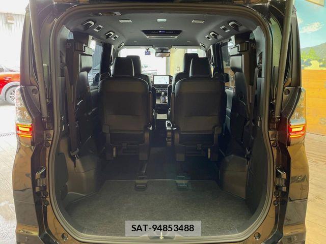 Toyota VOXY HYBRID 2023-07 7790461-9