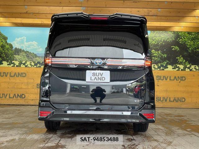 Toyota VOXY HYBRID 2023-07 7790461-14