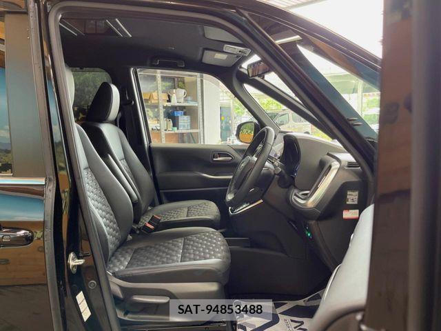 Toyota VOXY HYBRID 2023-07 7790461-7
