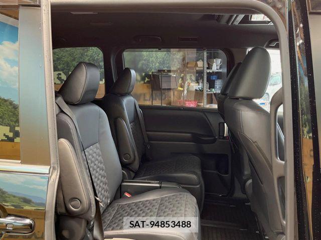 Toyota VOXY HYBRID 2023-07 7790461-8