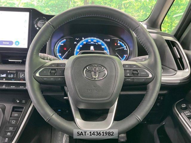 Toyota VOXY HYBRID 2025-11 7790485-11