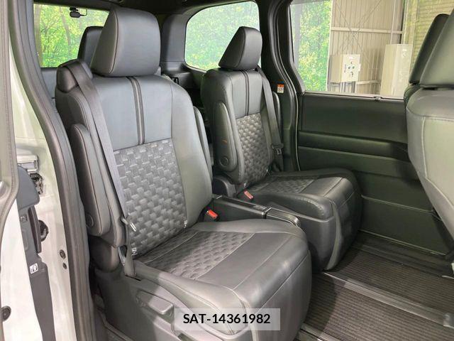 Toyota VOXY HYBRID 2025-11 7790485-8