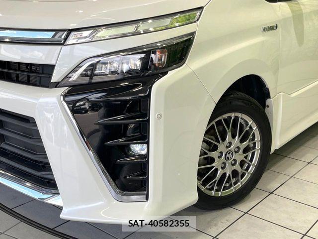 Toyota VOXY HYBRID 2018-10 7790429-12