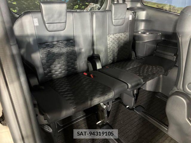 Toyota VOXY HYBRID 2023-06 7790474-10