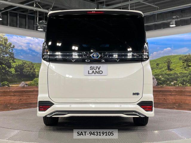 Toyota VOXY HYBRID 2023-06 7790474-16