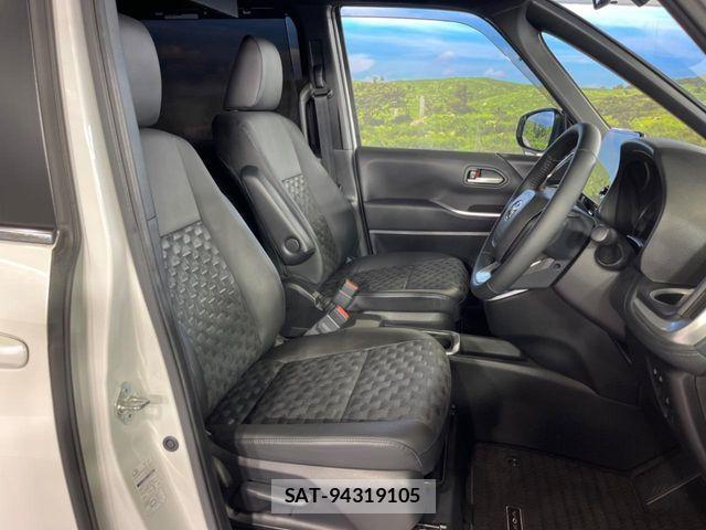 Toyota VOXY HYBRID 2023-06 7790474-8