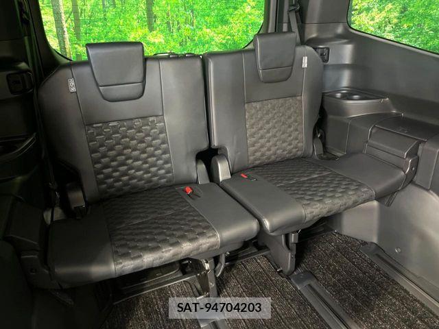Toyota VOXY HYBRID 2025-03 7790482-9