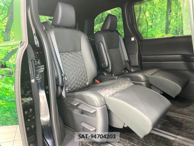 Toyota VOXY HYBRID 2025-03 7790482-8