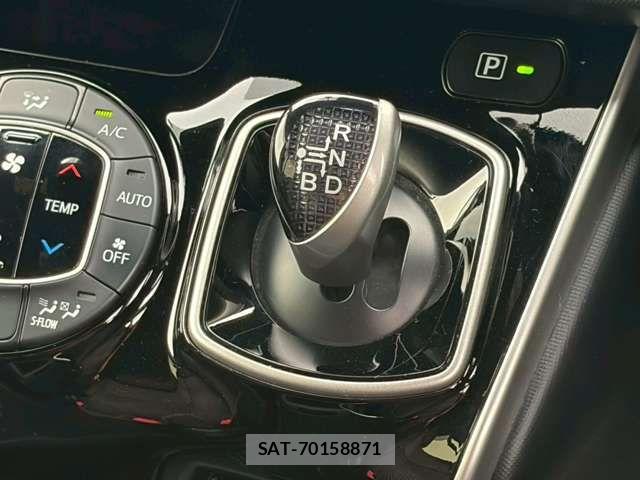 Toyota VOXY HYBRID 2018-08 7790423-9