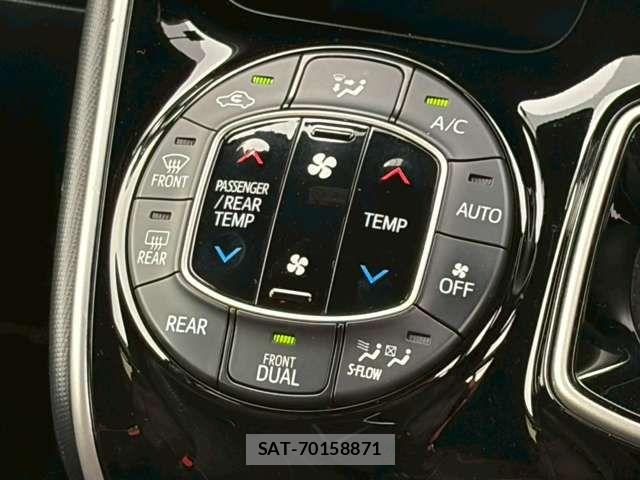 Toyota VOXY HYBRID 2018-08 7790423-10