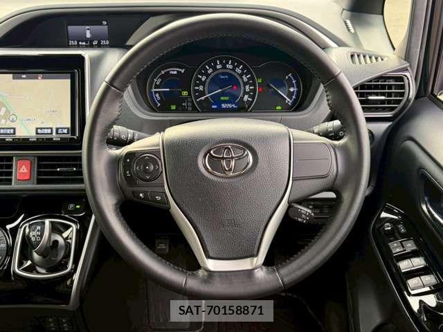Toyota VOXY HYBRID 2018-08 7790423-12