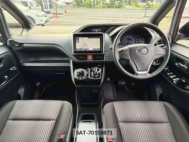 Toyota VOXY HYBRID 2018-08 7790423-13