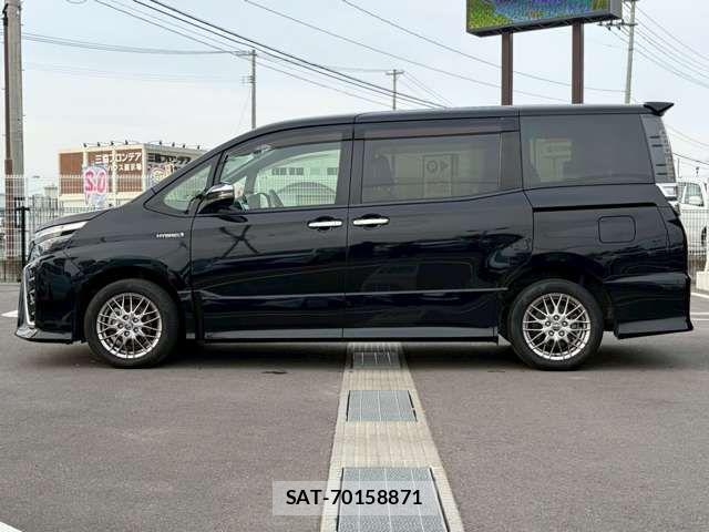 Toyota VOXY HYBRID 2018-08 7790423-16