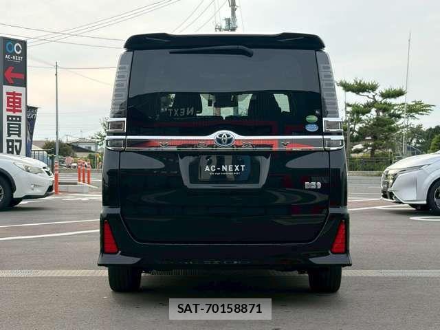 Toyota VOXY HYBRID 2018-08 7790423-17