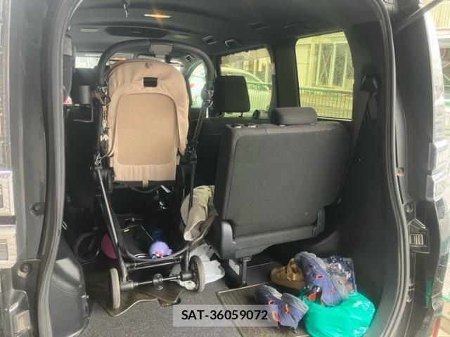 Toyota VOXY HYBRID 2018-03 7790410-9