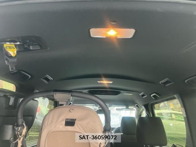 Toyota VOXY HYBRID 2018-03 7790410-10