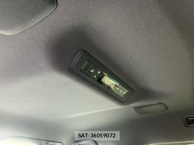 Toyota VOXY HYBRID 2018-03 7790410-11