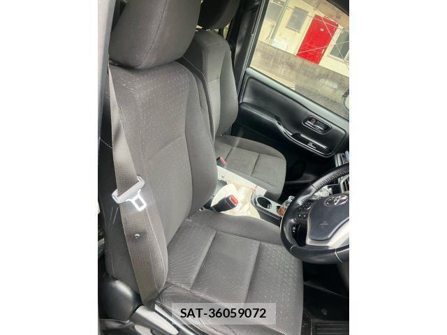 Toyota VOXY HYBRID 2018-03 7790410-14