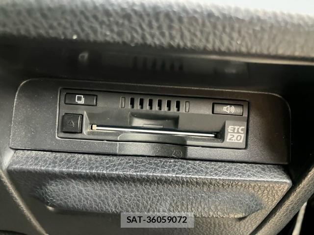 Toyota VOXY HYBRID 2018-03 7790410-19