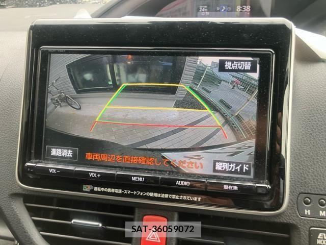 Toyota VOXY HYBRID 2018-03 7790410-24