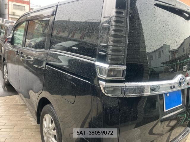 Toyota VOXY HYBRID 2018-03 7790410-3