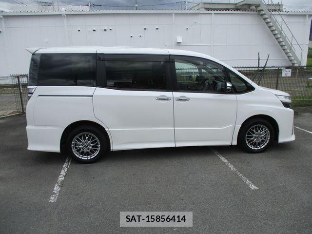 Toyota VOXY HYBRID 2021-06 7790422-7
