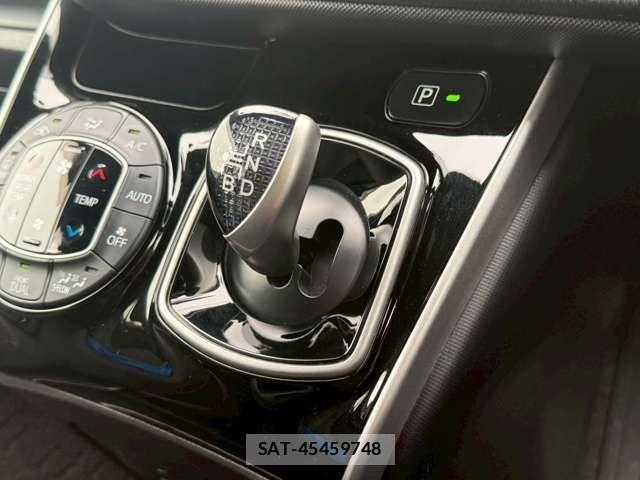 Toyota VOXY HYBRID 2019-07 7790426-9