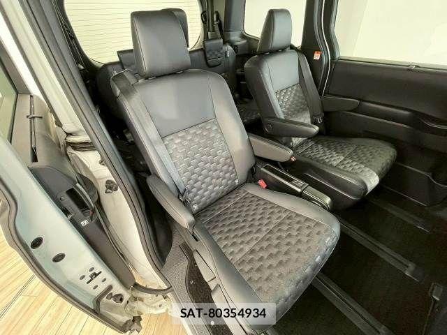 Toyota VOXY HYBRID 2022-03 7790444-10