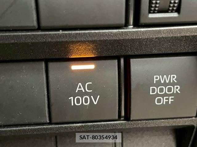 Toyota VOXY HYBRID 2022-03 7790444-4