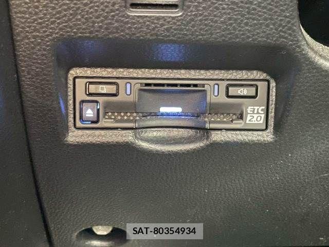 Toyota VOXY HYBRID 2022-03 7790444-7