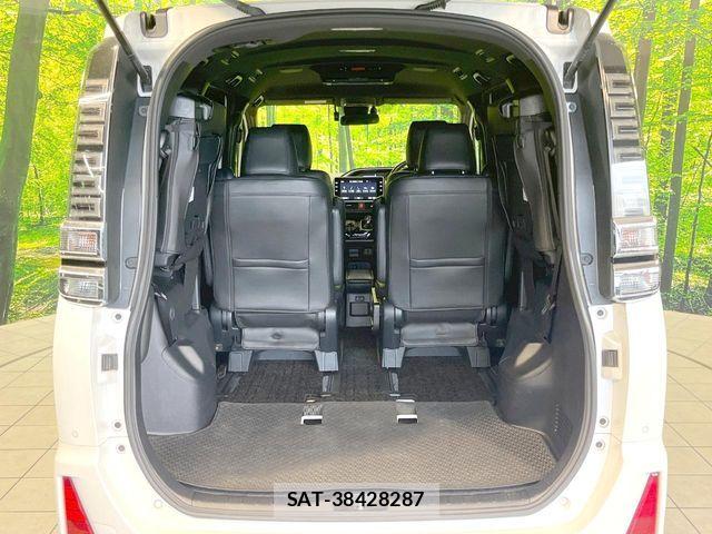 Toyota VOXY HYBRID 2019-01 7790425-10